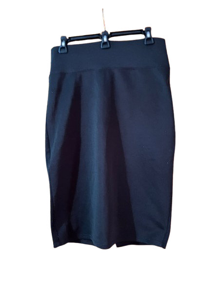 Black Skirt with Slit In The Back-M