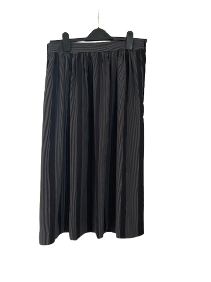 Black & White Striped “JNY” Skirt - L