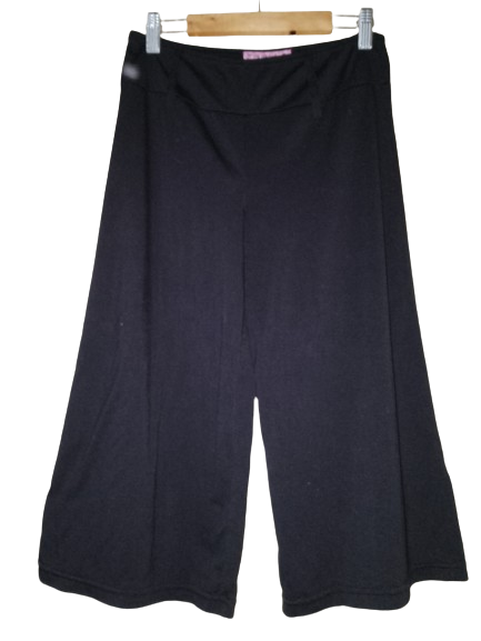 Black 'My Michelle' 3/4 Leggings - M